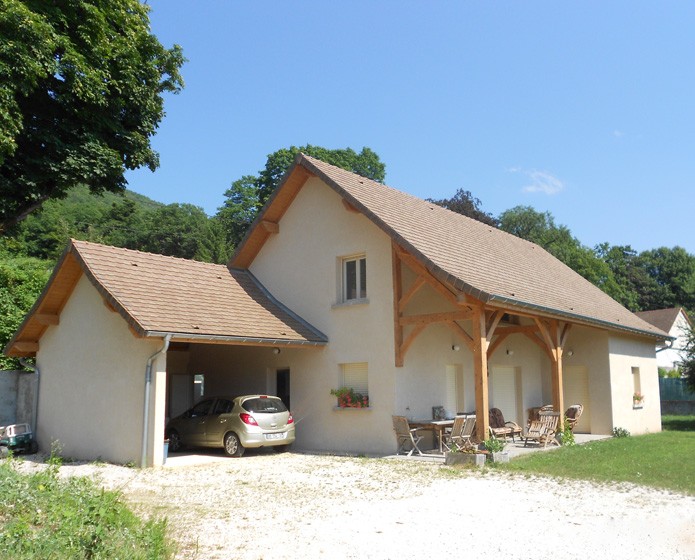Construction d'une maison de type bugiste à Lhuis dans l'Ain par l'entreprise de maçonnerie Vuillerod