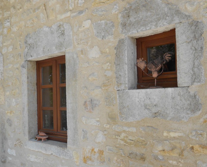 Rénovation de linteau en pierre - maçonnerie dans le Bugey - Groslée