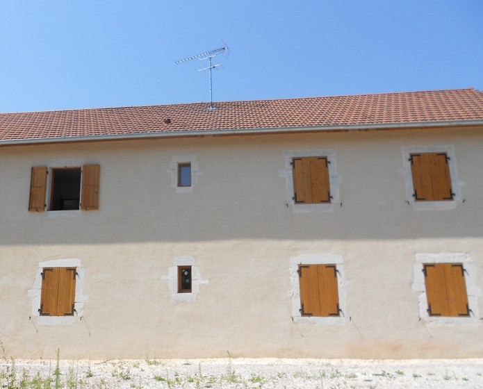 Construction d'un logement collectif dans le Bugey par un maçon