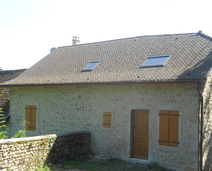 Restauration d'une maison ancienne en pierre dans l'Ain
